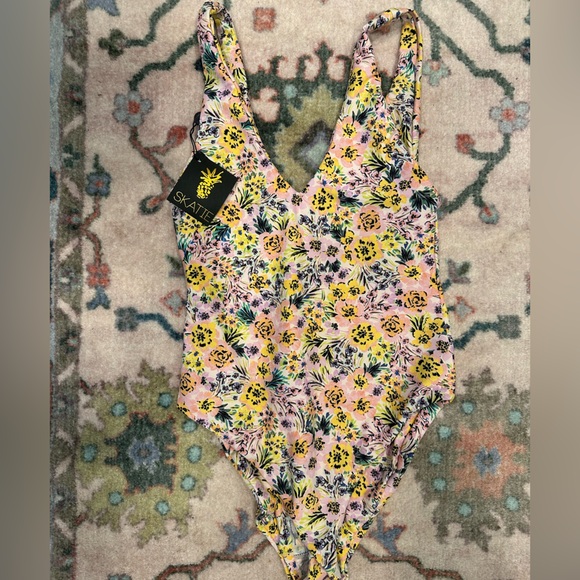 Skatie "The Amanda" one piece in Florence NWT
size XS - Picture 1 of 2